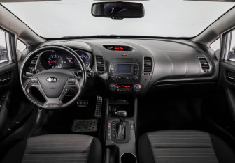 Подержанный автомобиль Kia Cerato Sedan 2014 года (10 фото)