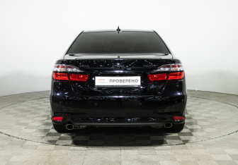 Подержанный автомобиль Toyota Camry Sedan 2017 года (6 фото)