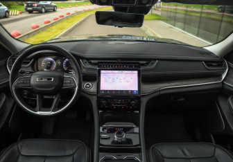 Подержанный автомобиль Jeep Grand Cherokee 2022 года (12 фото)