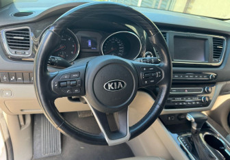 Подержанный автомобиль Kia Carnival 2019 года (13 фото)