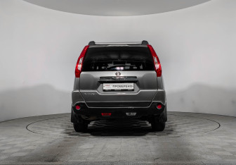 Подержанный автомобиль Nissan X-Trail 2012 года (6 фото)