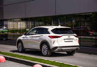 Подержанный автомобиль Infiniti QX50 2018 года (8 фото)