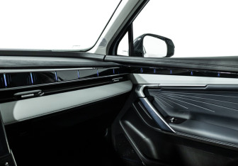 Подержанный автомобиль Geely Atlas 2023 года (21 фото)