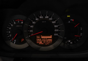 Подержанный автомобиль Toyota RAV4 2010 года (14 фото)