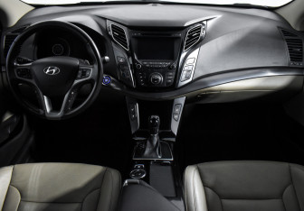 Подержанный автомобиль Hyundai i40 Sedan 2015 года (15 фото)