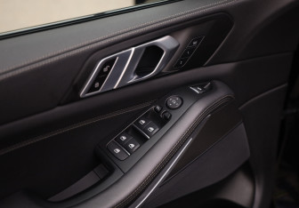Подержанный автомобиль BMW X5 2021 года (28 фото)