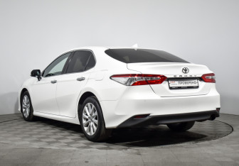 Подержанный автомобиль Toyota Camry Sedan 2018 года (7 фото)