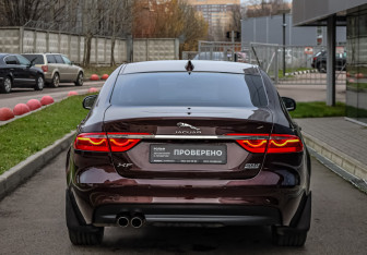 Подержанный автомобиль Jaguar XF Sedan 2018 года (6 фото)