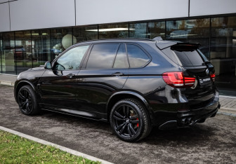 Подержанный автомобиль BMW X5 2013 года (6 фото)