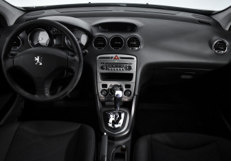 Подержанный автомобиль Peugeot 308 Hatchback 2008 года (15 фото)