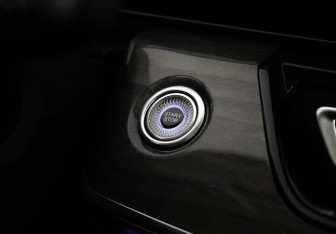 Подержанный автомобиль Hongqi HS5 2023 года (16 фото)