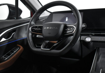Подержанный автомобиль Omoda C5 2024 года (15 фото)