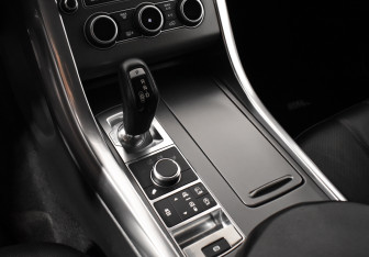 Подержанный автомобиль Land Rover Range Rover Sport 2017 года (12 фото)