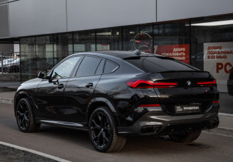 Подержанный автомобиль BMW X6 2020 года (9 фото)