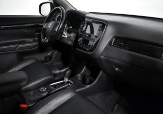 Подержанный автомобиль Mitsubishi Outlander 2016 года (10 фото)