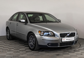 Подержанный автомобиль Volvo S40 2006 года (3 фото)
