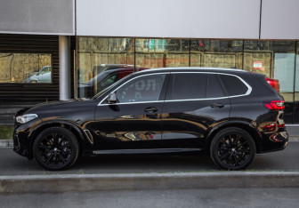 Подержанный автомобиль BMW X5 2020 года (10 фото)