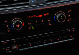 Подержанный автомобиль BMW X3 2012 года (18 фото)