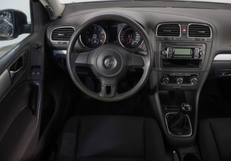 Подержанный автомобиль Volkswagen Golf Hatchback 2011 года (9 фото)