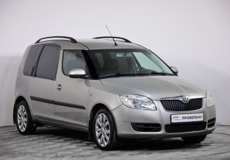 Подержанный автомобиль Skoda Roomster 2008 года (3 фото)