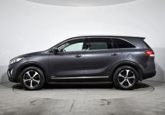 Подержанный автомобиль Kia Sorento 2017 года (8 фото)