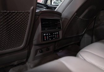 Подержанный автомобиль Audi Q7 2021 года (13 фото)