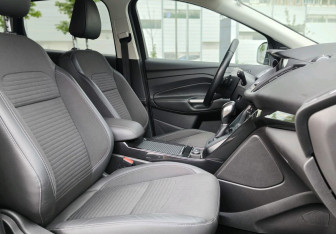 Подержанный автомобиль Ford Kuga 2017 года (18 фото)