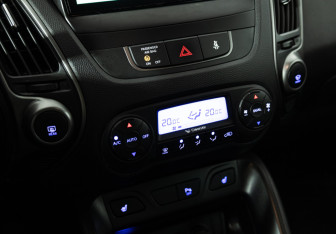 Подержанный автомобиль Hyundai ix35 2014 года (16 фото)