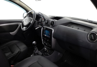 Подержанный автомобиль Renault Duster 2013 года (16 фото)