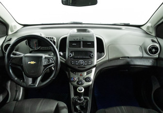 Подержанный автомобиль Chevrolet Aveo Sedan 2012 года (13 фото)