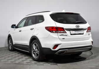 Подержанный автомобиль Hyundai Santa Fe 2018 года (7 фото)