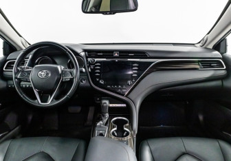 Подержанный автомобиль Toyota Camry Sedan 2019 года (13 фото)