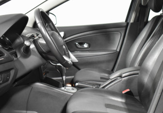 Подержанный автомобиль Renault Fluence 2010 года (10 фото)