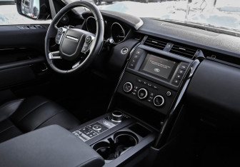 Подержанный автомобиль Land Rover Discovery 2017 года (10 фото)