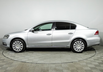 Подержанный автомобиль Volkswagen Passat Sedan 2012 года (8 фото)
