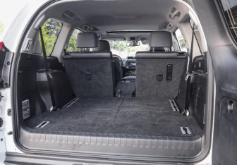 Подержанный автомобиль Toyota Land Cruiser Prado 2017 года (35 фото)