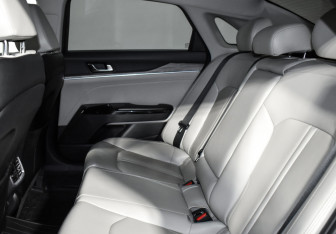 Подержанный автомобиль Kia K5 2021 года (13 фото)
