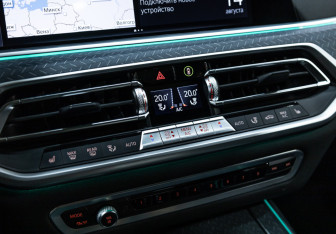 Подержанный автомобиль BMW X7 2021 года (17 фото)