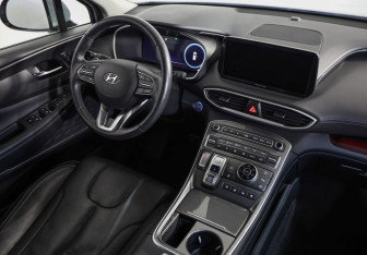 Подержанный автомобиль Hyundai Santa Fe 2021 года (8 фото)