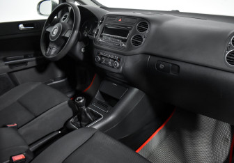 Подержанный автомобиль Volkswagen Golf Plus 2012 года (13 фото)