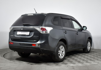 Подержанный автомобиль Mitsubishi Outlander 2013 года (5 фото)