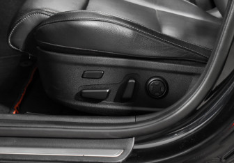 Подержанный автомобиль Kia Stinger 2018 года (10 фото)