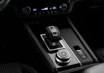Подержанный автомобиль Mitsubishi Outlander 2022 года (14 фото)