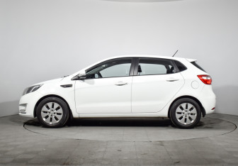 Подержанный автомобиль Kia Rio Hatchback 2013 года (8 фото)