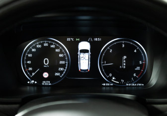 Подержанный автомобиль Volvo V90 Cross Country 2017 года (12 фото)