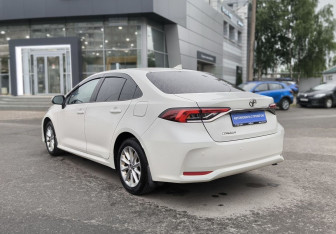 Подержанный автомобиль Toyota Corolla Sedan 2019 года (6 фото)