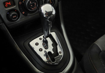 Подержанный автомобиль Peugeot 308 Hatchback 2011 года (15 фото)