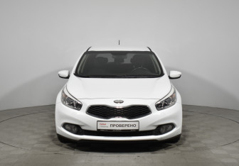 Подержанный автомобиль Kia Ceed Hatchback 2013 года (2 фото)