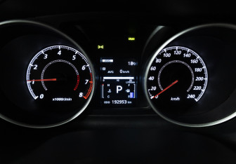 Подержанный автомобиль Mitsubishi Outlander 2011 года (12 фото)