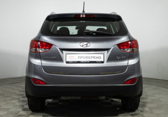 Подержанный автомобиль Hyundai ix35 2011 года (6 фото)